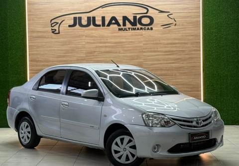 Toyota Etios 2014 Prata — foto 1 de 3