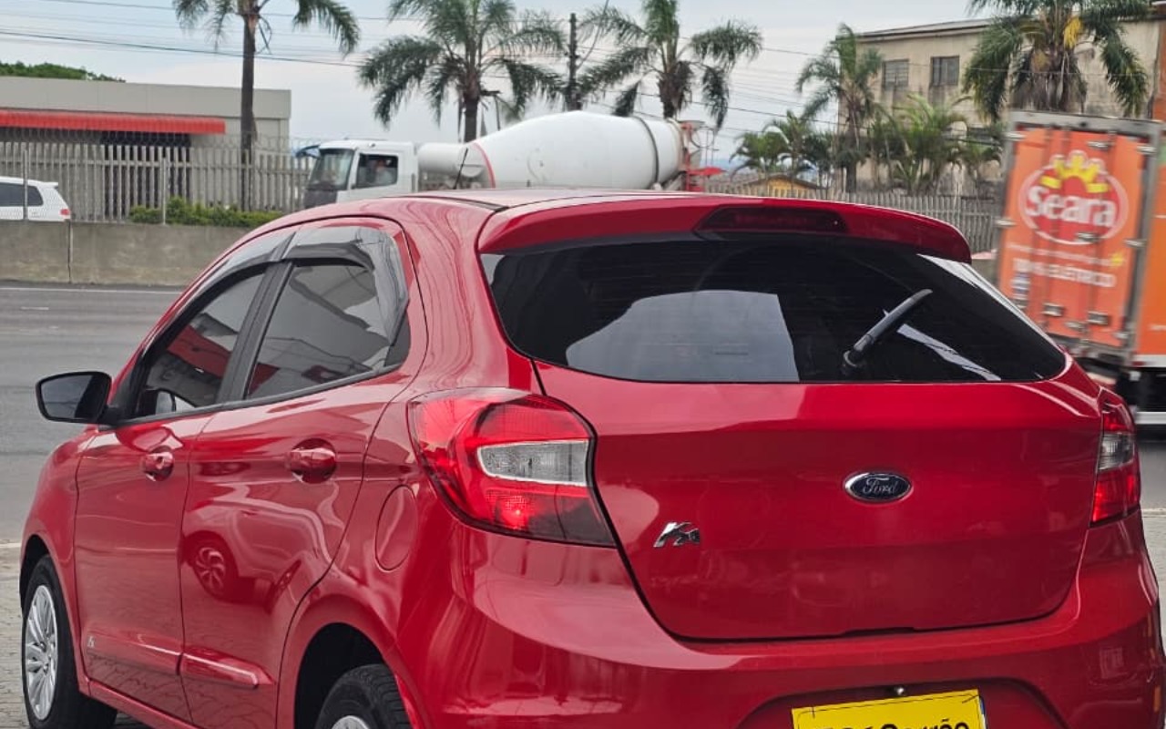 imagem-https://www.socarrao.com.br/sc-vehicle-images-prod/4061018/1790174151475-OGU3MzMwZmUtZjJmNy00Njk1LTljNjItYTkyNzk0NjNjOTcwLmpwZw.jpg