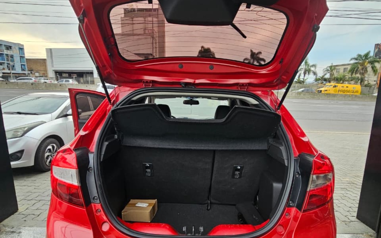 imagem-https://www.socarrao.com.br/sc-vehicle-images-prod/4061018/1790174151559-OGMzZTQ2NDQtMDBlYS00MWM3LWEzZDItODliNmEyNTY0M2VkLmpwZw.jpg