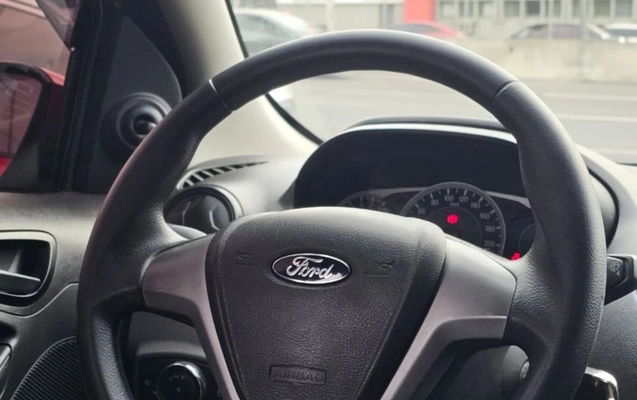 imagem-https://www.socarrao.com.br/sc-vehicle-images-prod/4061018/1790174152046-NDE0YzQ5ZWQtZjM3OS00MjUyLWI4NTgtNGI1OGE5ZmZkOTk5LmpwZw.jpg