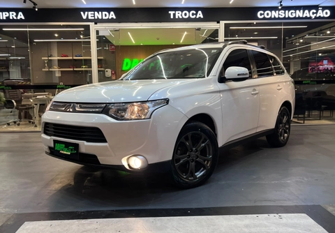 Mitsubishi OUTLANDER 2.0 16V 160cv Aut. 2015 Branco — foto 1 de 3