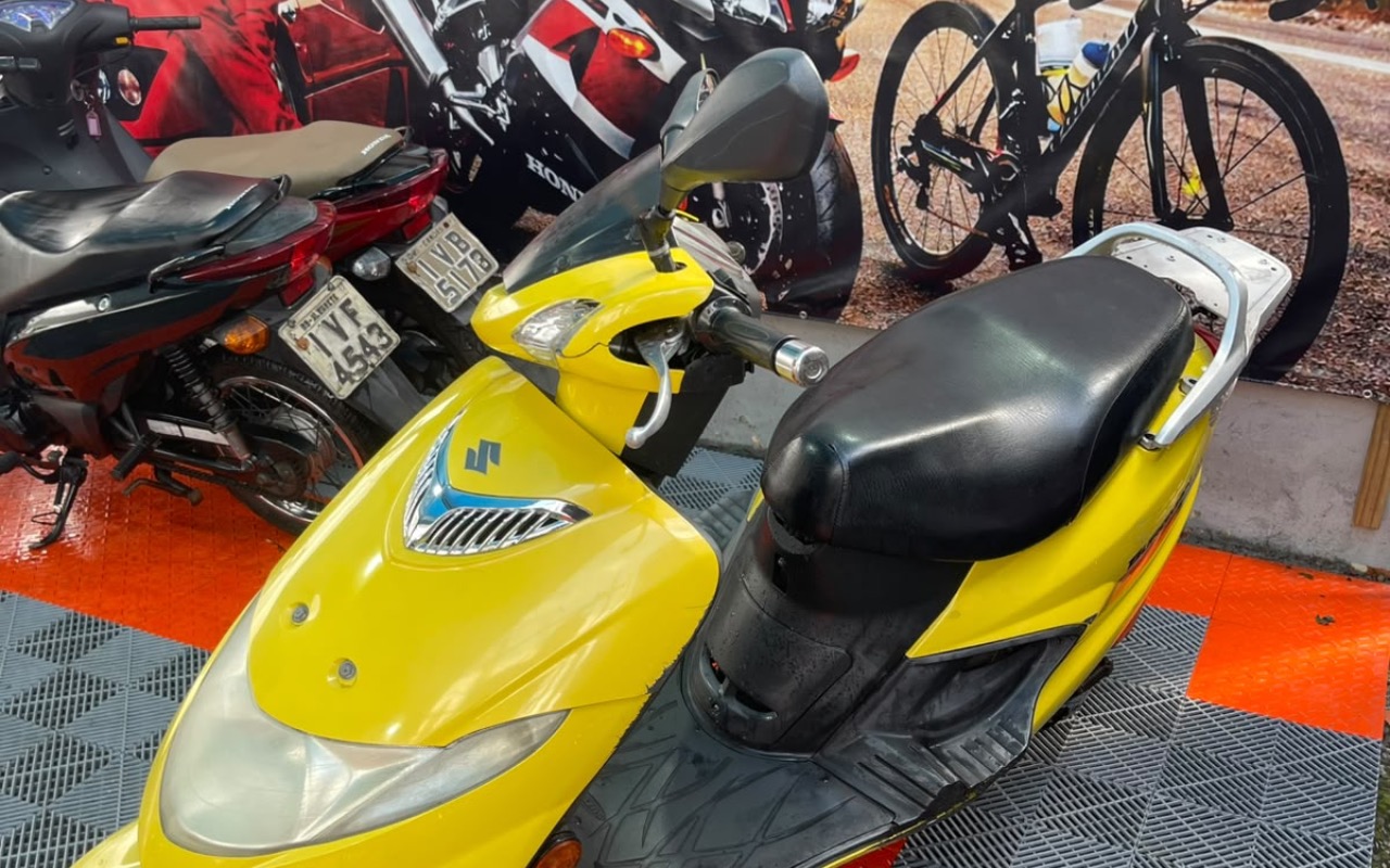 Suzuki BURGMAN i 125cc 2012 Amarelo — foto 1 de 3