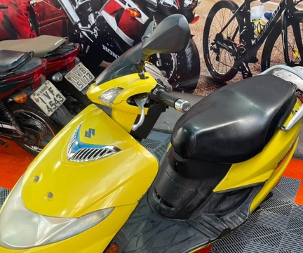 Suzuki BURGMAN i 125cc 2012 Amarelo — foto 1 de 3