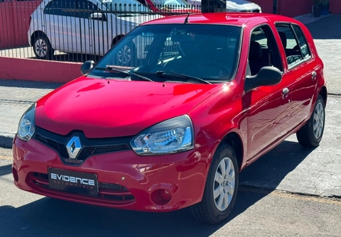 Renault Clio 2015 Vermelho — foto 1 de 3