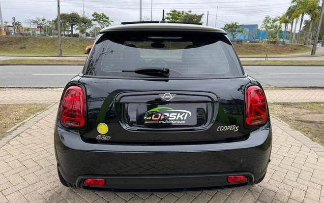 imagem-https://www.socarrao.com.br/sc-vehicle-images-prod/4065971/1790186590652-8505884_14_B_b6b542564a.jpeg