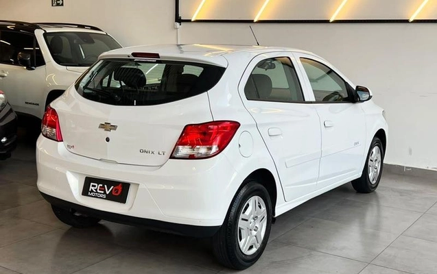 imagem-https://www.socarrao.com.br/sc-vehicle-images-prod/4066699/1790188053121-8506237_3_B_73c340a611.jpeg