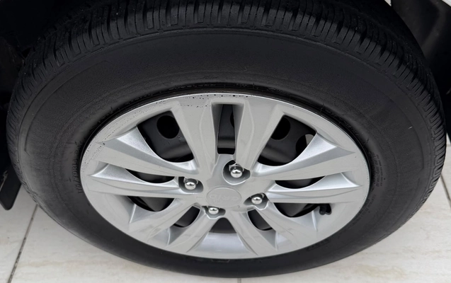 imagem-https://www.socarrao.com.br/sc-vehicle-images-prod/4066723/1791292401187-NTQ3NWQ3NzEtMmJiMi00YTcwLWI0YzEtYTZlZjZiMTMxMWI1LmpwZw.jpg