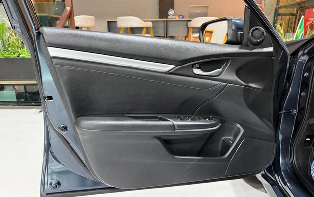 imagem-https://www.socarrao.com.br/sc-vehicle-images-prod/4067404/1790189719984-vehicle_image_1790189717_813e9d76e8bdc6b7a97725dca73c6ba7.jpeg
