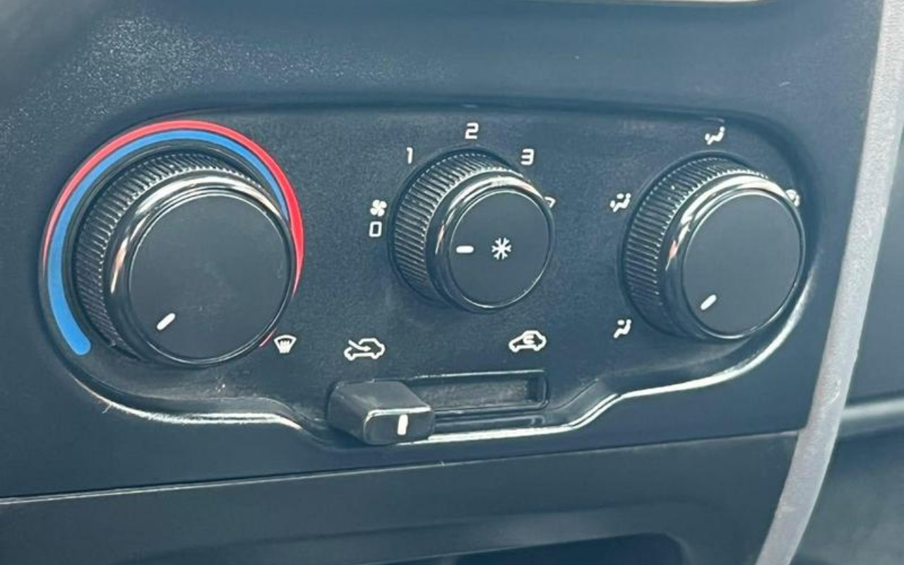 imagem-https://www.socarrao.com.br/sc-vehicle-images-prod/4067716/1790190623963-RkNfMzkzOV84NTA0NjI5XzJfVl9lZWVhZThmOTU3LmpwZWc.jpeg