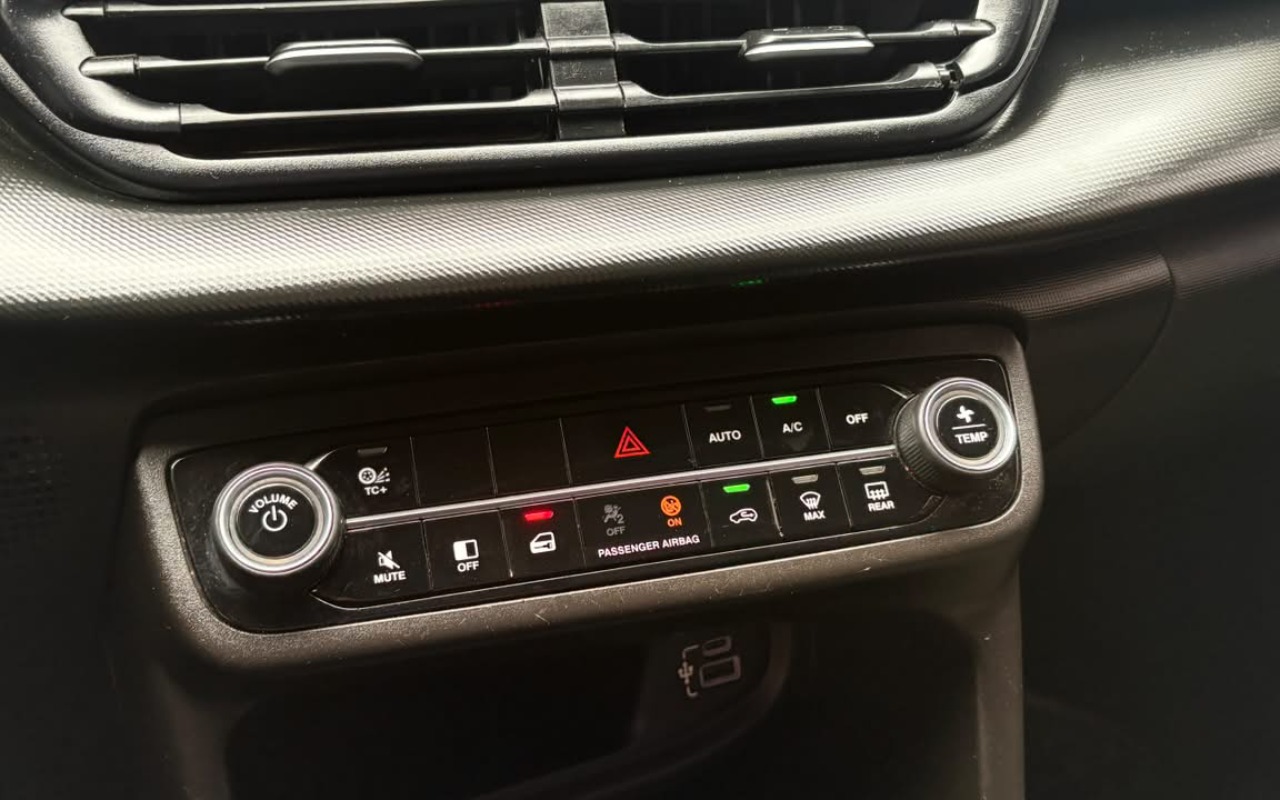 imagem-https://www.socarrao.com.br/sc-vehicle-images-prod/4068028/1790191340829-V2hhdHNBcHAgSW1hZ2UgMjAyNi0wOS0yMyBhdCAxNS4zNS41NS5qcGVn.jpeg