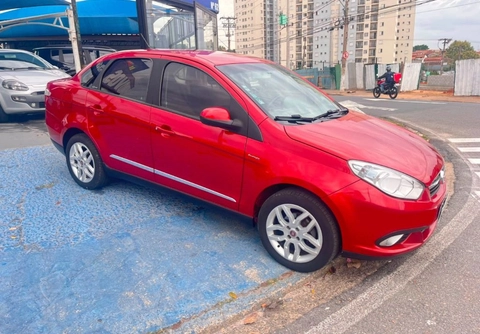 Fiat Grand Siena ESSENCE 1.6 Flex 16V 2014 Vermelho — foto 1 de 3