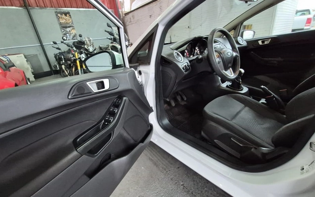 imagem-https://www.socarrao.com.br/sc-vehicle-images-prod/4069443/1790194878525-vehicle_image_1790194755_1ff2a69323ebd9baae00dc3dc8e329c9.jpeg