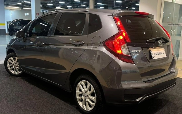 imagem-https://www.socarrao.com.br/sc-vehicle-images-prod/4070659/1790197559682-8506796_3_B_2e48eab62e.jpeg