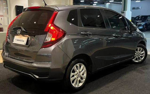 imagem-https://www.socarrao.com.br/sc-vehicle-images-prod/4070659/1790197559684-8506796_3_B_8f471f2b02.jpeg