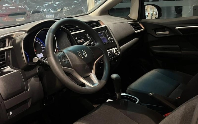 imagem-https://www.socarrao.com.br/sc-vehicle-images-prod/4070659/1790197559689-8506796_0_B_63e7694dff.jpeg