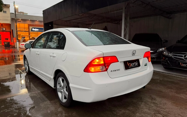 imagem-https://www.socarrao.com.br/sc-vehicle-images-prod/4070791/1790197751049-4ad5bdc3-3e52-42a2-8b7c-c014d14069a1.jpg