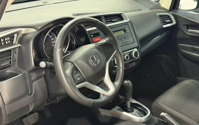 imagem-https://www.socarrao.com.br/sc-vehicle-images-prod/4070921/1790198153767-8507147_8_B_6a9766b361.jpeg