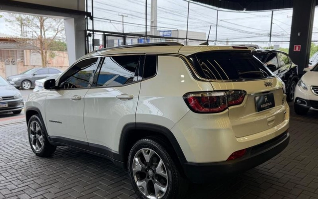 imagem-https://www.socarrao.com.br/sc-vehicle-images-prod/4070960/1790282279586-8411000_5_B_12c01c66bd.jpeg