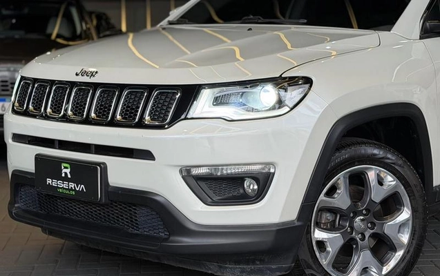 imagem-https://www.socarrao.com.br/sc-vehicle-images-prod/4070960/1790282279589-8411000_15_B_55c3ff536f.jpeg