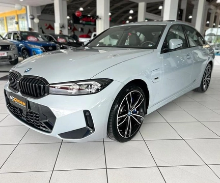 Bmw 330e 2024 Cinza — foto 1 de 3