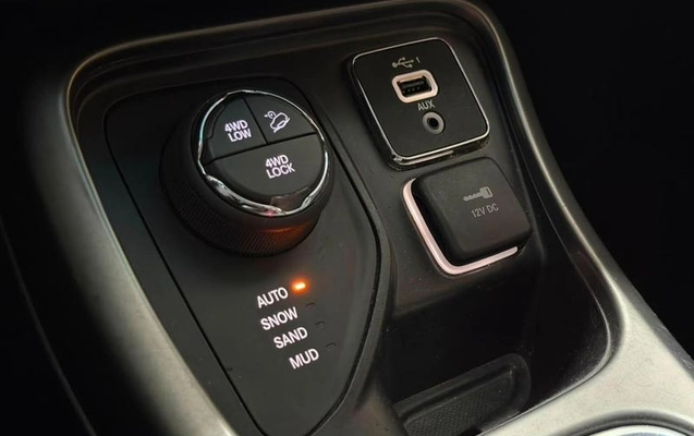 imagem-https://www.socarrao.com.br/sc-vehicle-images-prod/4071933/1790200677720-8300114_11_B_e4da6b4f3f.jpeg