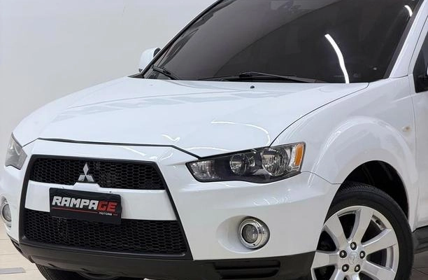 imagem-https://www.socarrao.com.br/sc-vehicle-images-prod/4073168/1790204007314-8427959_14_B_de8fc0d902.jpeg