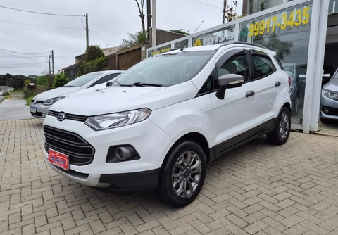 Ford EcoSport 2017 Branco — foto 1 de 3