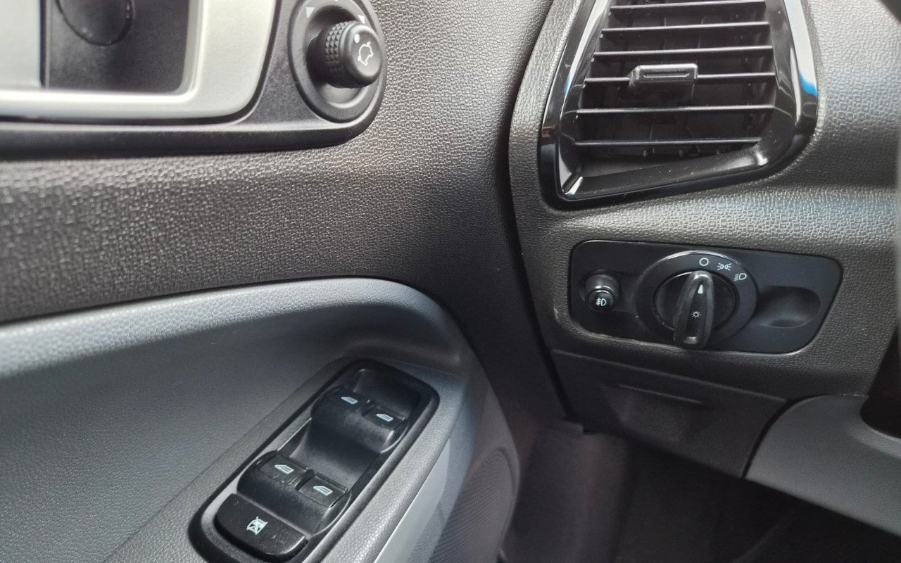 imagem-https://www.socarrao.com.br/sc-vehicle-images-prod/4086934/1790250699392-V2hhdHNBcHAgSW1hZ2UgMjAyNi0wOS0yMyBhdCAxNS41NC41MiAoMykuanBlZw.jpeg