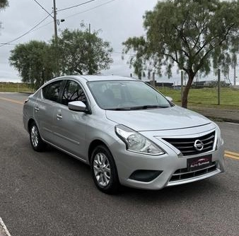 Nissan VERSA 2016 Prata — foto 1 de 3