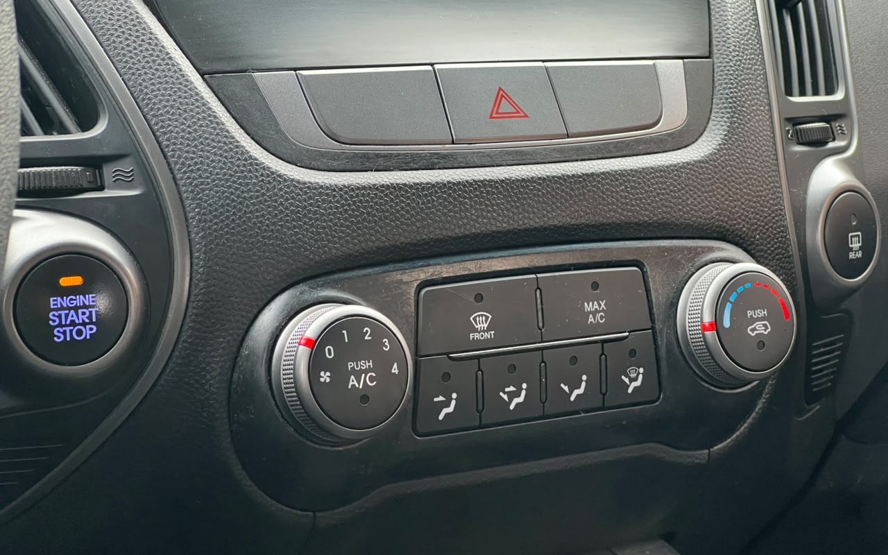 imagem-https://www.socarrao.com.br/sc-vehicle-images-prod/4088246/1790254453013-V2hhdHNBcHAgSW1hZ2UgMjAyNi0wOS0yMiBhdCAxNy4xMC4yMiAoMSkuanBlZw.jpeg
