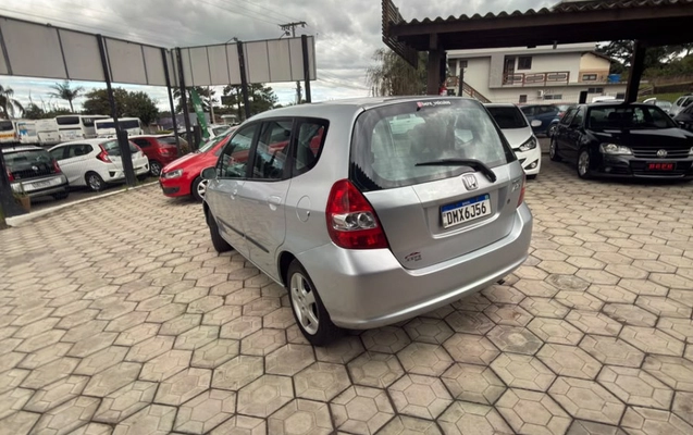 imagem-https://www.socarrao.com.br/sc-vehicle-images-prod/4088647/1790255408917-vx4EJ32lOQjPfQ6wkFfCO4ui68Os8GSq.jpg