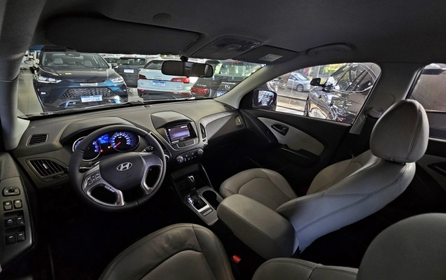 imagem-https://www.socarrao.com.br/sc-vehicle-images-prod/4089218/1792106470528-9HqnnZZQrqTQ9LOzkj08KIYFAlhIpEQH.jpg