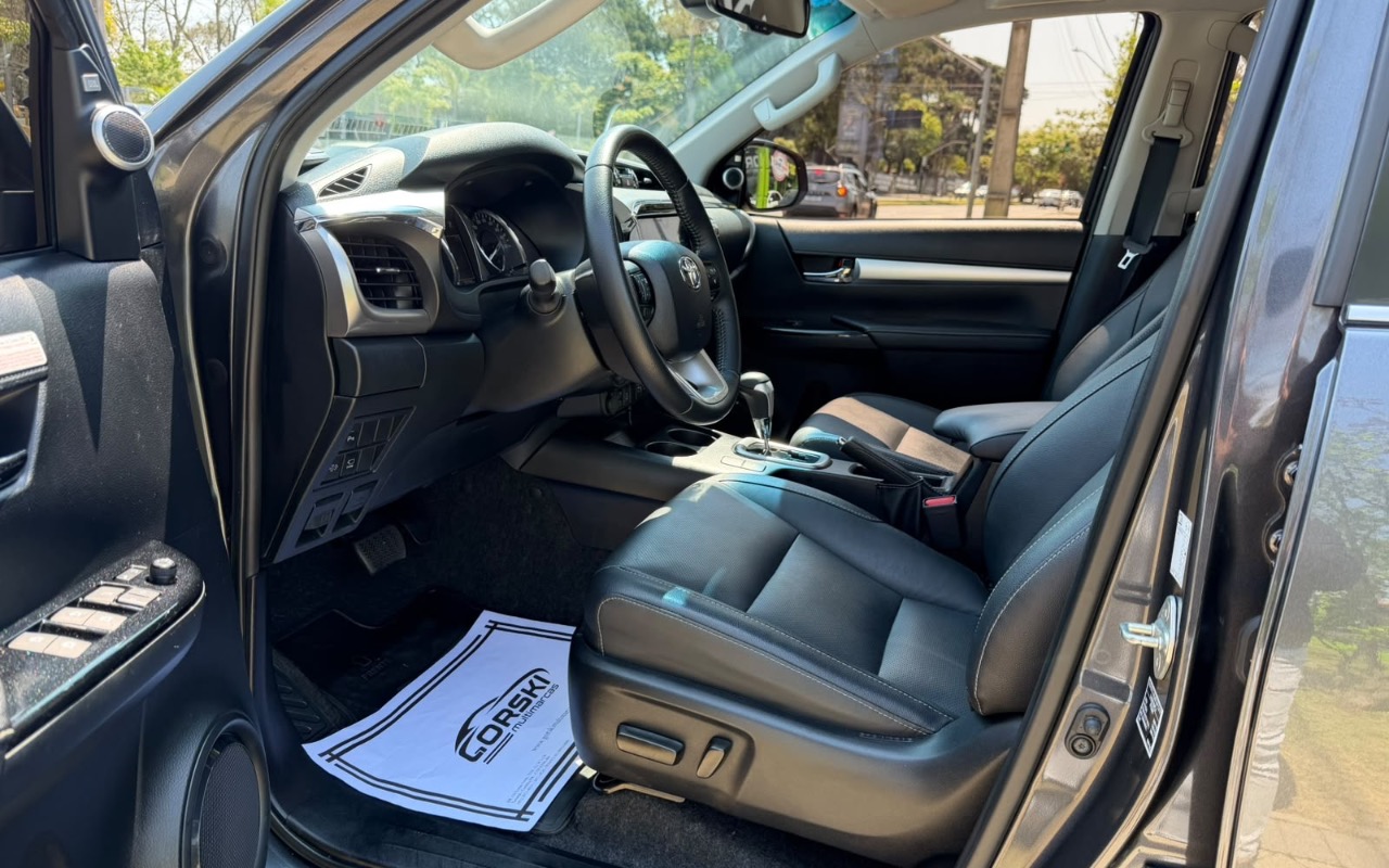 imagem-https://www.socarrao.com.br/sc-vehicle-images-prod/4089378/1790256919127-Zjk0ZGZjMzEtMzliOS00NWYyLWI2MDAtNmI4Y2I1NDY4ZTRhLmpwZWc.jpeg