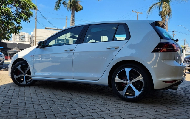 imagem-https://www.socarrao.com.br/sc-vehicle-images-prod/4089926/1790258223222-90257fff-a150-4e84-91a0-8e2380478e7a.jpg