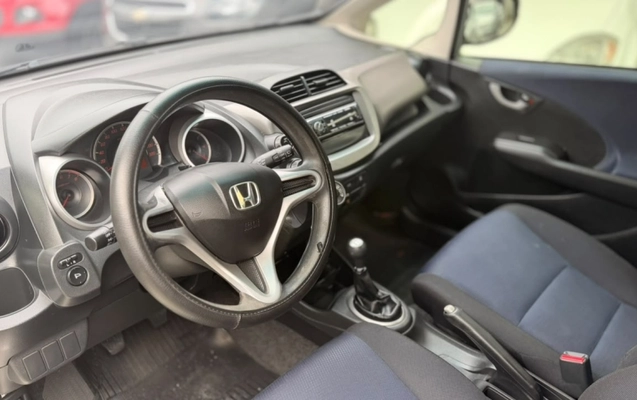 imagem-https://www.socarrao.com.br/sc-vehicle-images-prod/4090605/1790259492264-i03laaDTpXCxz7qCrxOauOD7FgS8vp6a.jpg