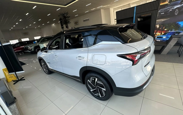 imagem-https://www.socarrao.com.br/sc-vehicle-images-prod/4090910/1790260255337-NzFmMDBlYTgtZjg5My00ZTZkLWFlYmQtNjI3MzcxMTBlN2E3LmpwZw.jpg