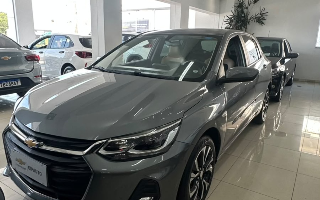 Chevrolet Onix 2023 Cinza — foto 1 de 3