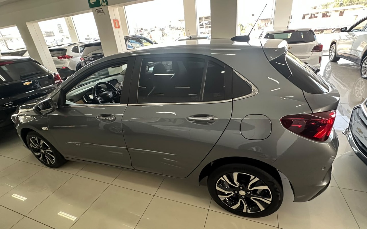 imagem-https://www.socarrao.com.br/sc-vehicle-images-prod/4090963/1790260573315-YzA2NDgzNTgtZTZlMC00NGQyLThmNzUtNWNkNWQwNWI5YWVmLmpwZw.jpg