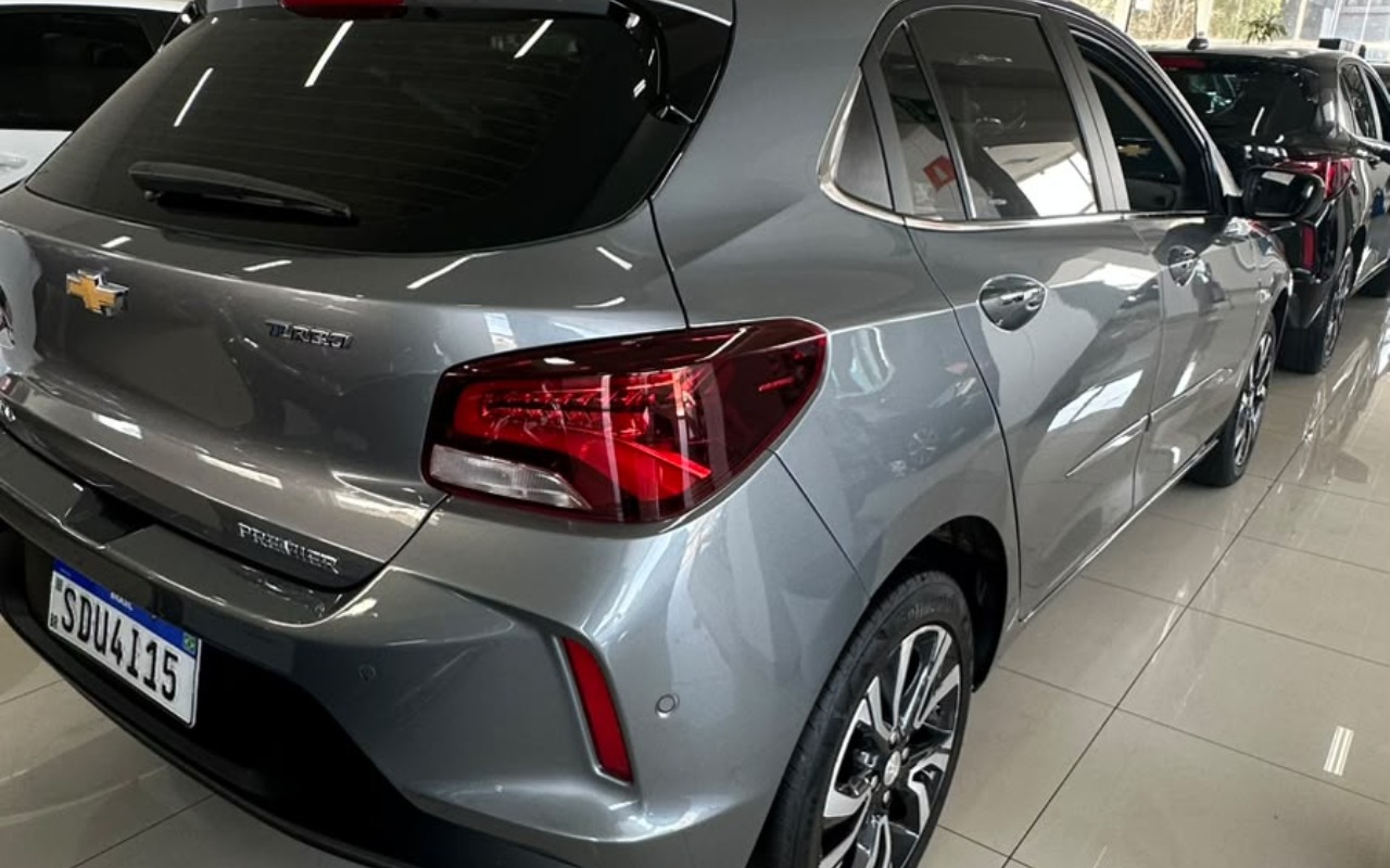 imagem-https://www.socarrao.com.br/sc-vehicle-images-prod/4090963/1790260573478-OWIyOWQ4YTUtMmI1Ni00NDFlLWJiNDMtY2JlNjU3NTRjOGUwLmpwZw.jpg
