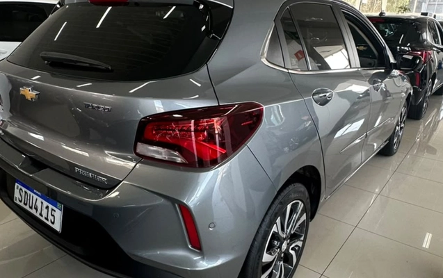 imagem-https://www.socarrao.com.br/sc-vehicle-images-prod/4090963/1790260573478-OWIyOWQ4YTUtMmI1Ni00NDFlLWJiNDMtY2JlNjU3NTRjOGUwLmpwZw.jpg
