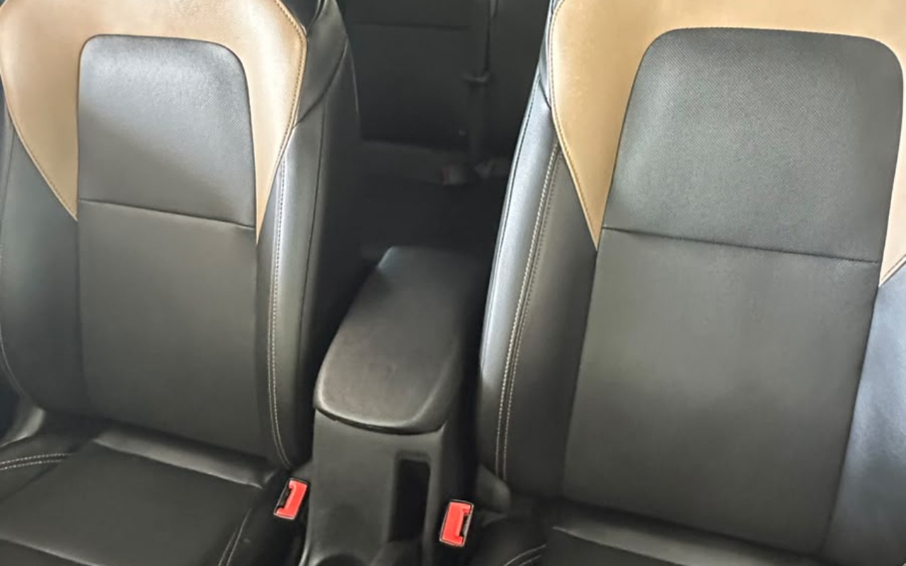 imagem-https://www.socarrao.com.br/sc-vehicle-images-prod/4090963/1790260573625-OTgxNDgyYWEtZjU2ZC00YjhhLThjYTUtNTEwZTk1MjU0YTFhLmpwZw.jpg