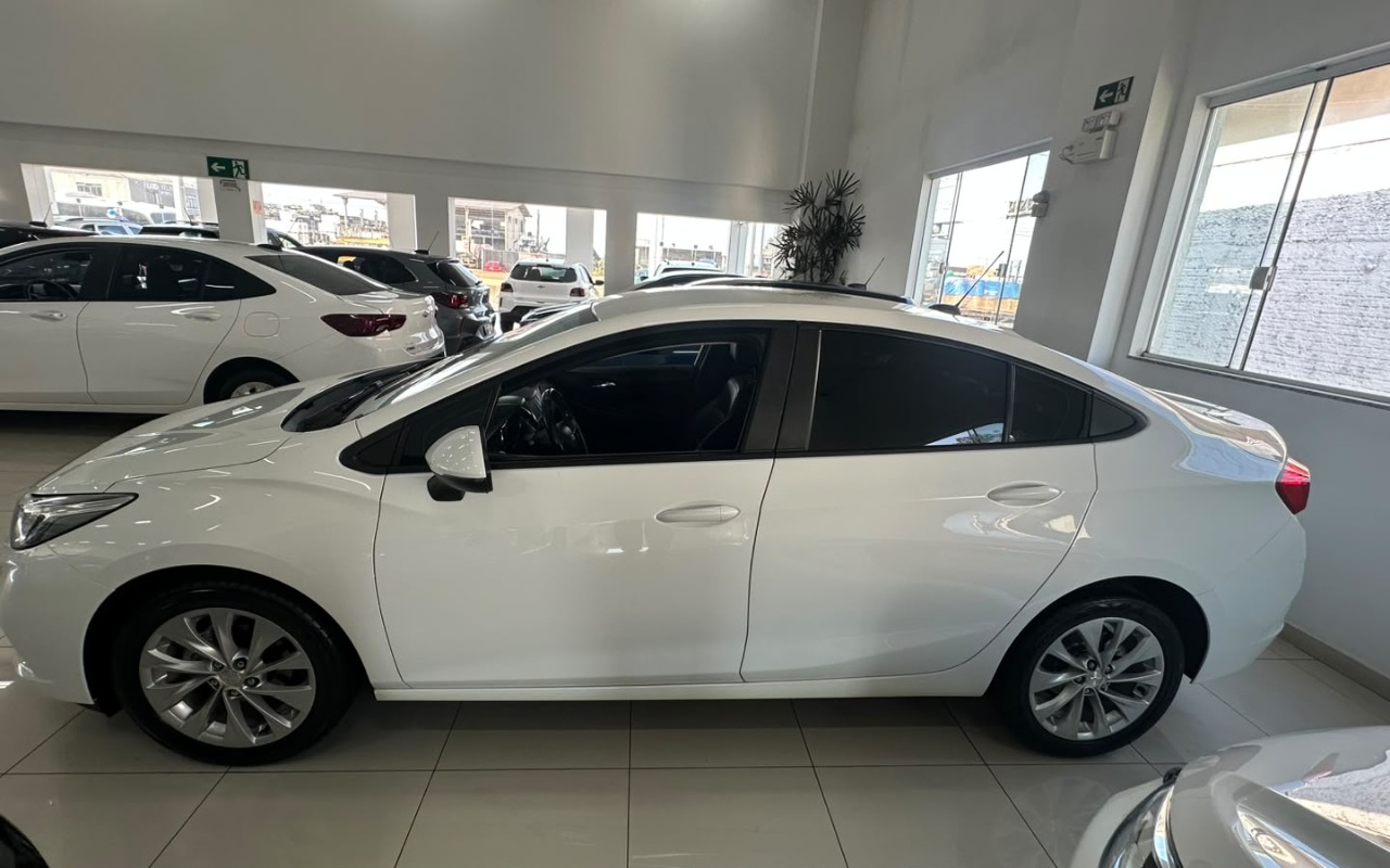 imagem-https://www.socarrao.com.br/sc-vehicle-images-prod/4091201/1790260938321-M2Y5ZjVkNmMtYmUxNi00ZDMwLWEyNTYtM2YxYmNiNzlkMjQ3LmpwZw.jpg