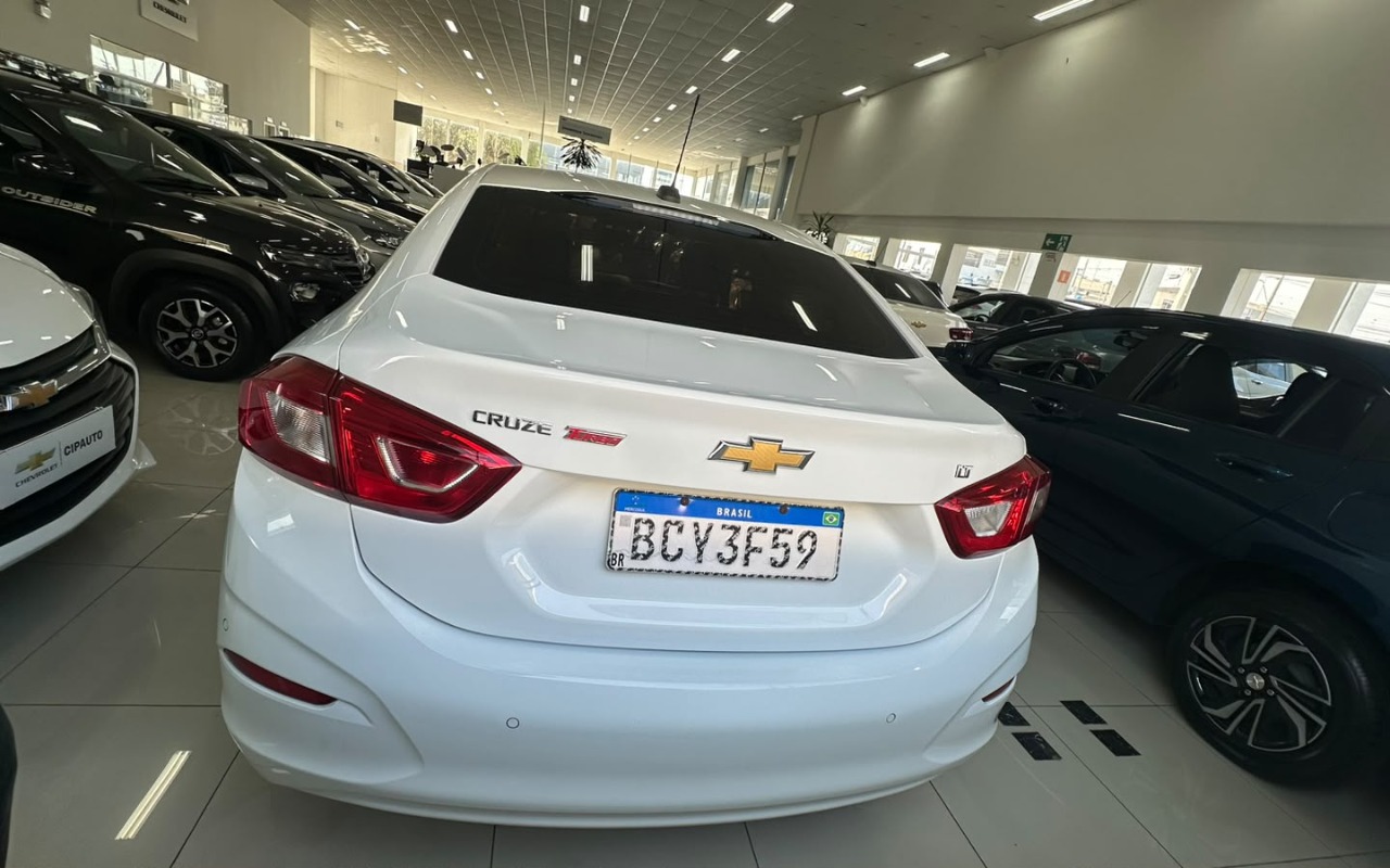 imagem-https://www.socarrao.com.br/sc-vehicle-images-prod/4091201/1790260938491-ZGNiYmY3NWMtOGNkYi00NmIwLTk2NTgtYjMyYjc1YjY0NjViLmpwZw.jpg