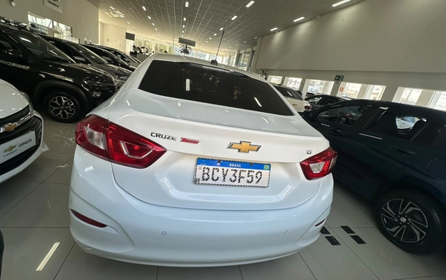 imagem-https://www.socarrao.com.br/sc-vehicle-images-prod/4091201/1790260938491-ZGNiYmY3NWMtOGNkYi00NmIwLTk2NTgtYjMyYjc1YjY0NjViLmpwZw.jpg