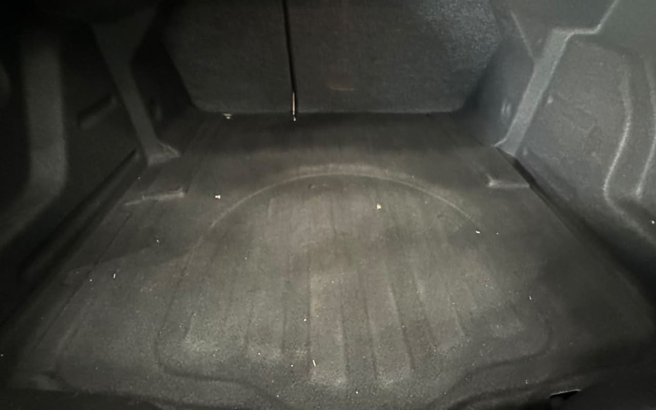 imagem-https://www.socarrao.com.br/sc-vehicle-images-prod/4091475/1790261741170-Y2QxYzIxYTMtOTZmYy00NGM2LTkwYjItNzI4NTI4MDg2MGQ2LmpwZw.jpg