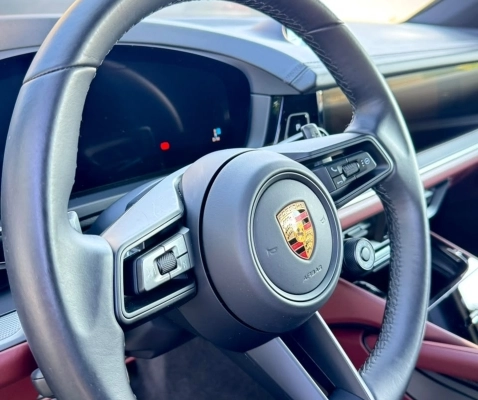 imagem-https://www.socarrao.com.br/sc-vehicle-images-prod/4091937/1790263443346-mxjV0Guab2rXPeQXB8eeyA9khY4Q3upL.jpg