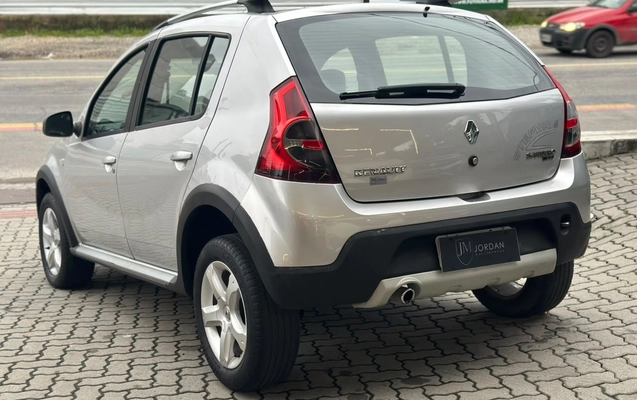 imagem-https://www.socarrao.com.br/sc-vehicle-images-prod/4092131/1790263516972-003_5aa6a3eb01fb934cfc309c52de16b08a.jpg