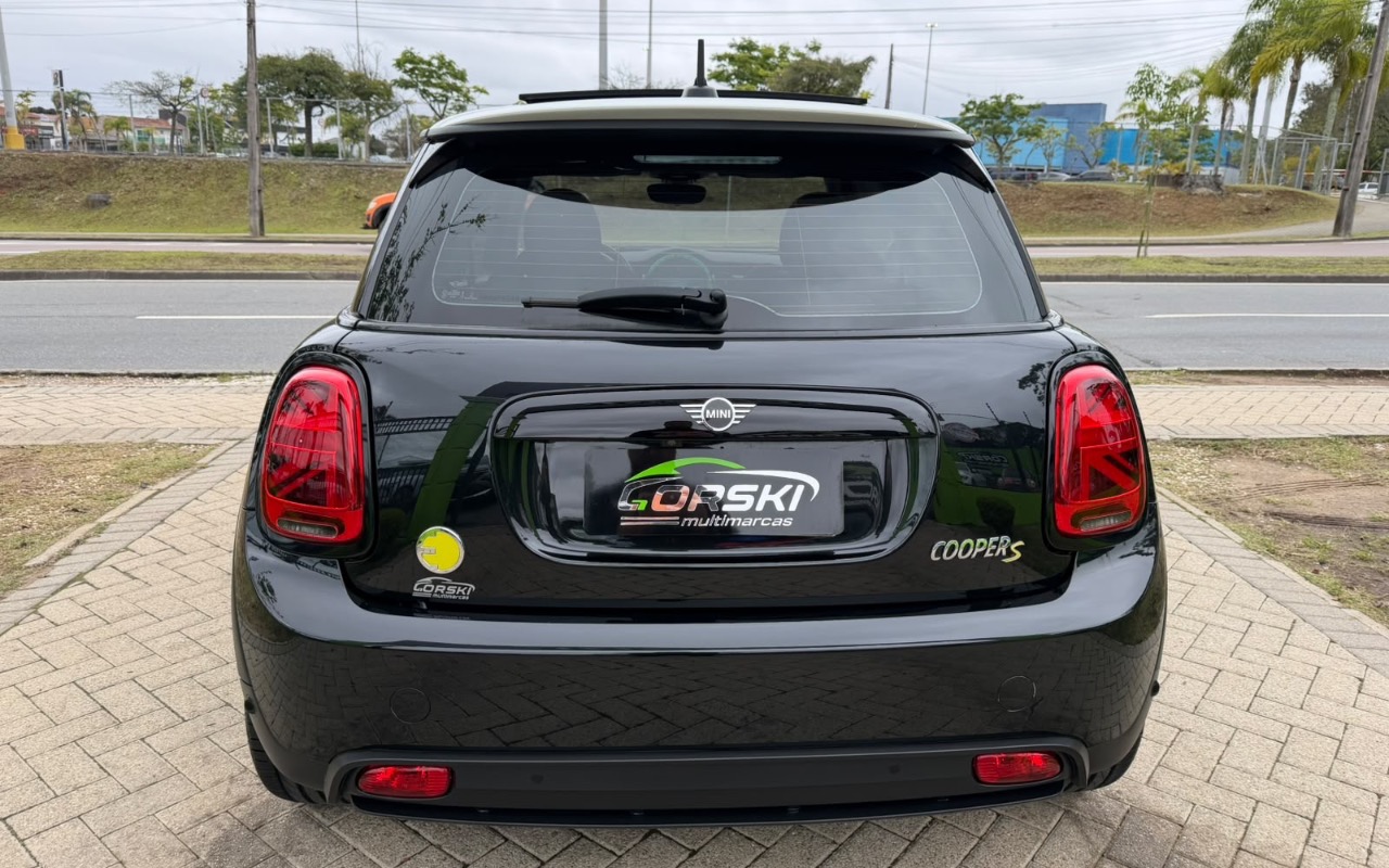 imagem-https://www.socarrao.com.br/sc-vehicle-images-prod/4093754/1790267837787-YTY3NmNkMDktNjdkOS00MjE5LTkxZTItNjM1ZGU4MTU5OTM4LmpwZWc.jpeg