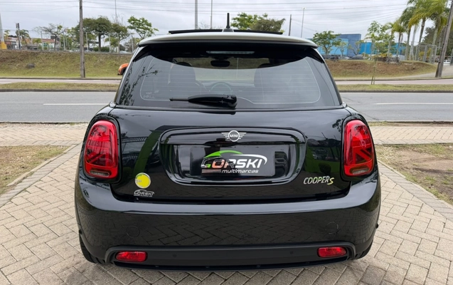 imagem-https://www.socarrao.com.br/sc-vehicle-images-prod/4093754/1790267837787-YTY3NmNkMDktNjdkOS00MjE5LTkxZTItNjM1ZGU4MTU5OTM4LmpwZWc.jpeg