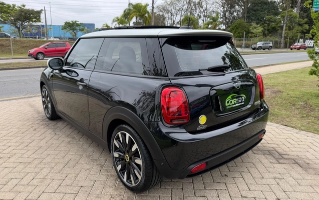 imagem-https://www.socarrao.com.br/sc-vehicle-images-prod/4093754/1790267837956-NzRkNjliNDgtODJkMS00M2M0LWJmMzktMjU4ZmQ3NWI1Zjc1LmpwZWc.jpeg